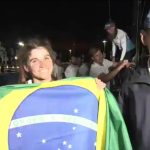 Martine é recebida pelo pai, Torben Grael.