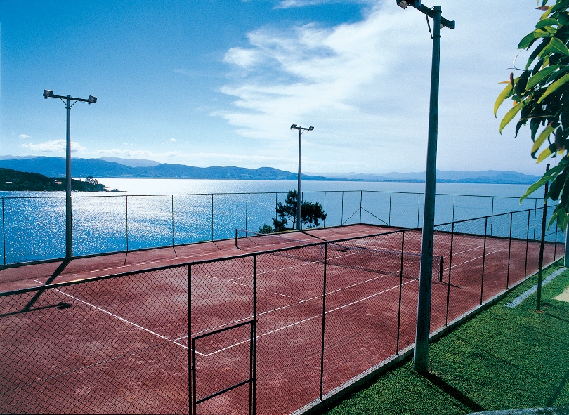A vista da quadra de tênis é maravilhosa. Foto: Divulgação.
