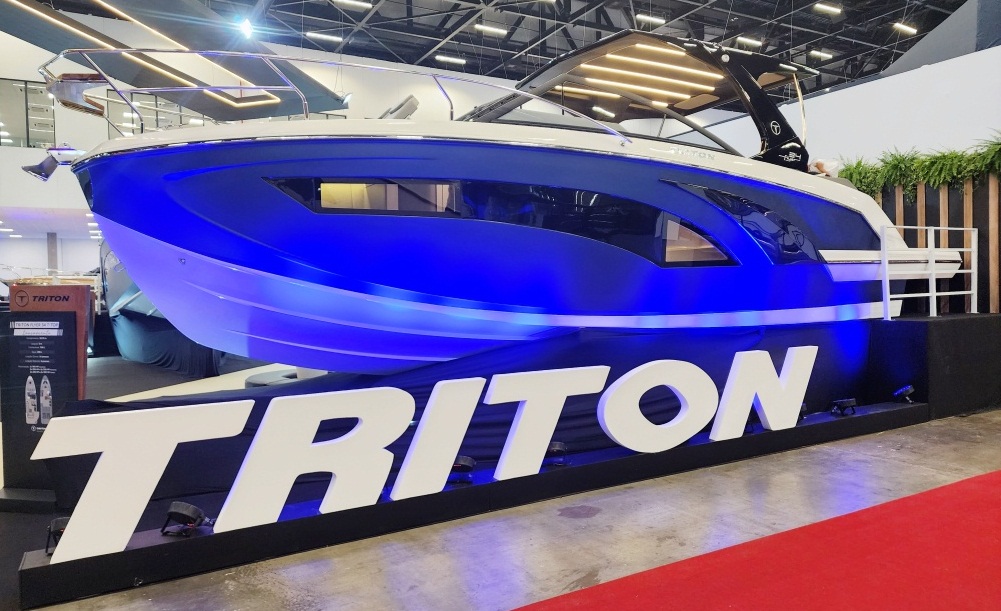 Triton Yachts lança embarcação com maior solário da categoria: Triton Flyer 34 T-Top