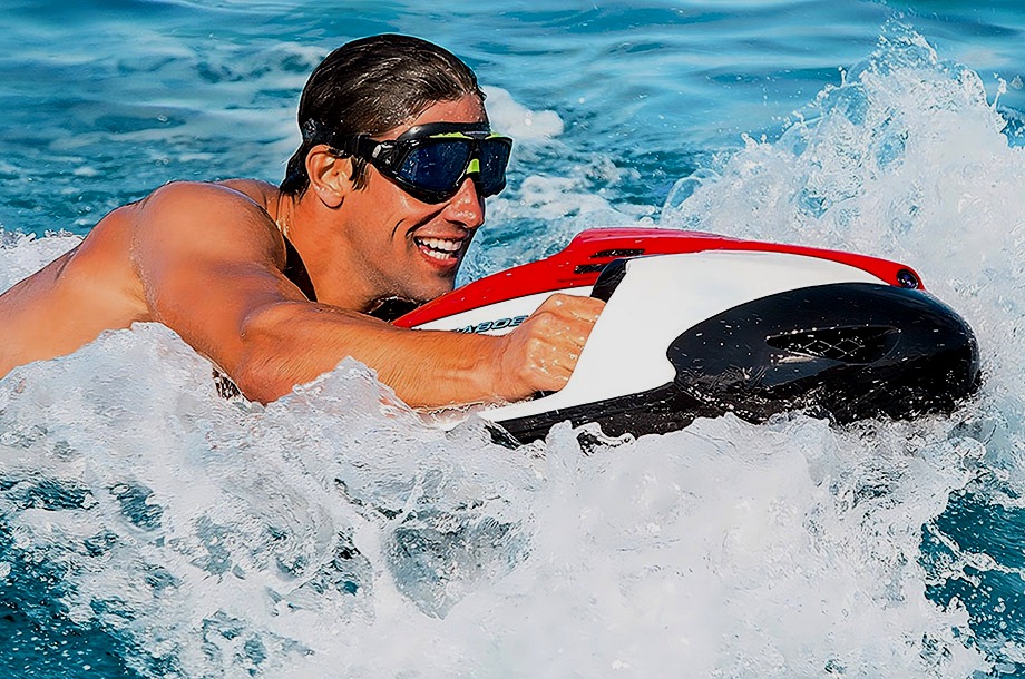 Brinquedos náuticos que levam para as águas