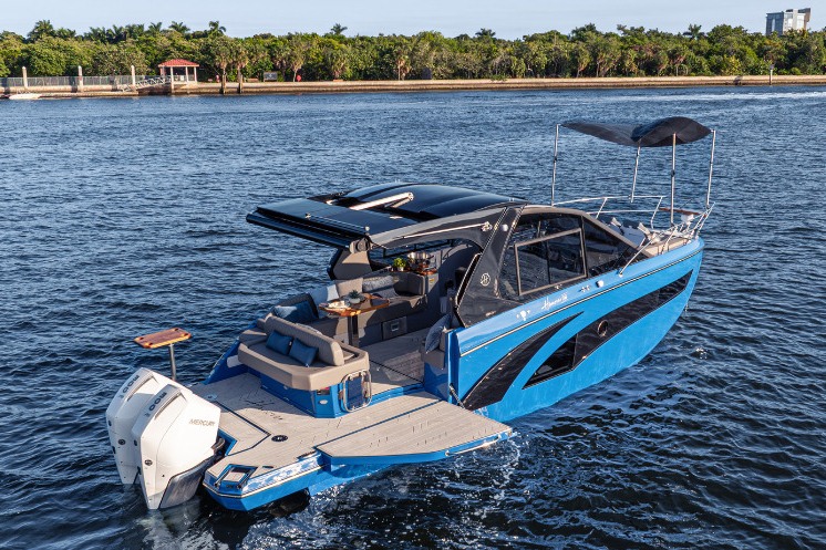 Triton Yachts no Fort Lauderdale Boat Show